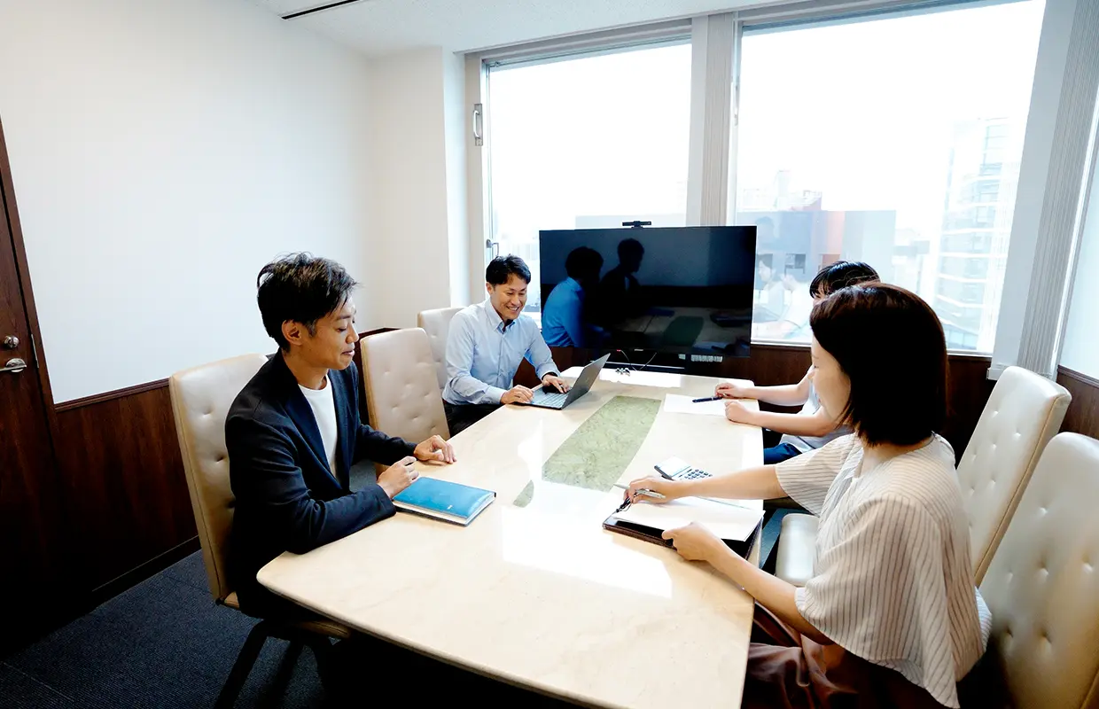 現状の業務フローをヒアリングし、クラウド・AI活用で業務効率化を実現します